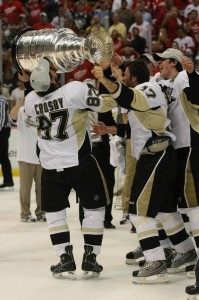 Sidney Crosby raises the Stanley Cup