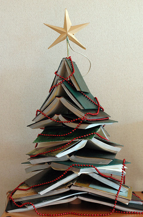 Books-Christmas-Tree